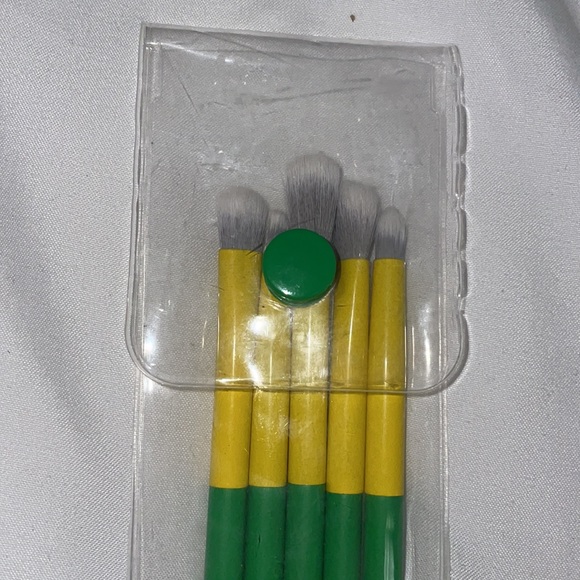 *NWT* Set of 5 LAVISH eye makeup brushes - Picture 2 of 3